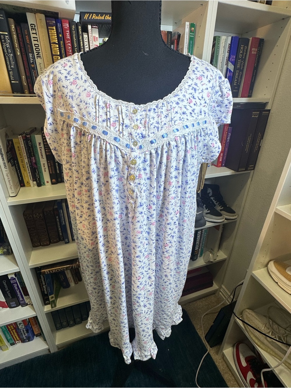 Eileen West White Nightgown with Blue and Pink Floral Print - Size L